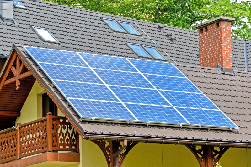 chauffagiste-BARGEME-min_solar-panels-1477987